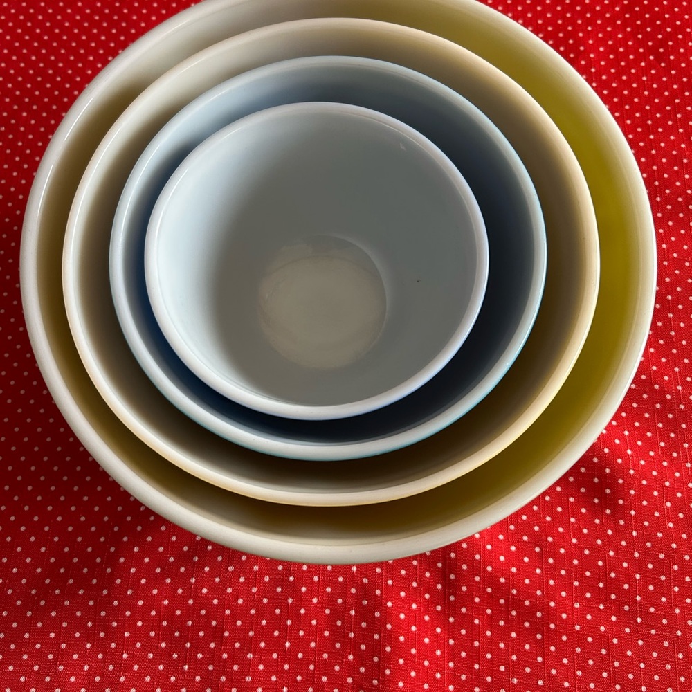 Vibrant Pyrex Mixing Bowl Set - Picture 2 of 8